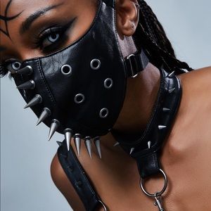 KEEP YOUR DISTANCE FACE MASK